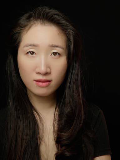 Stephanie Cheng Headshot
